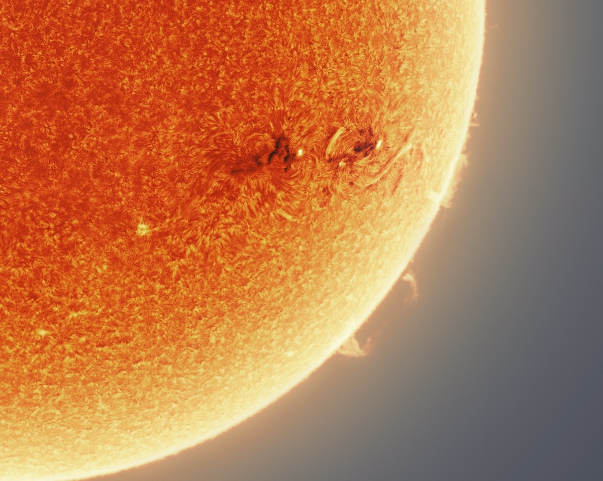 300-Megapixel Image Of The Sun By Andrew McCarthy