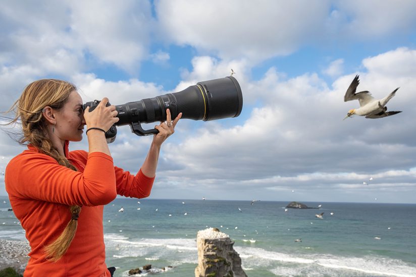 Photo of a photographer using the NIKKOR Z 800mm f/6.3 VR S.