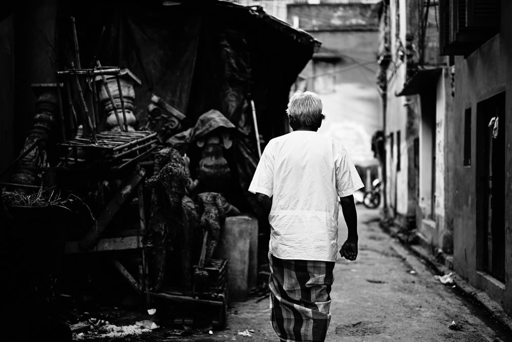 Old Street Poetry: Photo Series By Jayeeta Ghosh