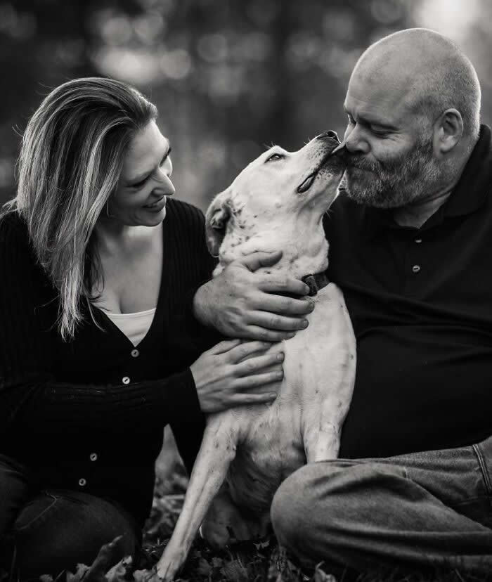 Heartfelt Photos That Capture the Last Goodbyes Between Pets and Owners
