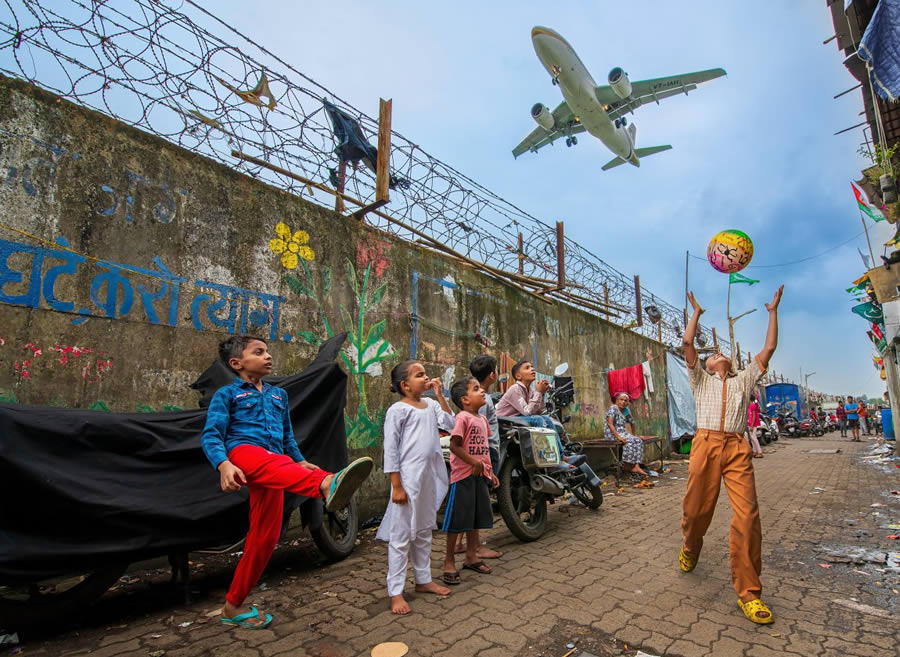 Award-Winning Street Photos of Urban Photography Awards