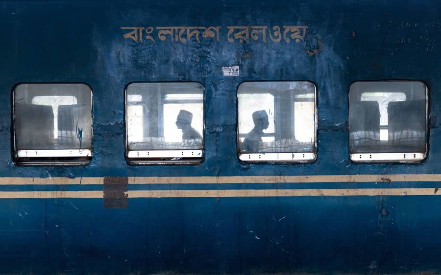 Award-Winning Street Photos of Urban Photography Awards