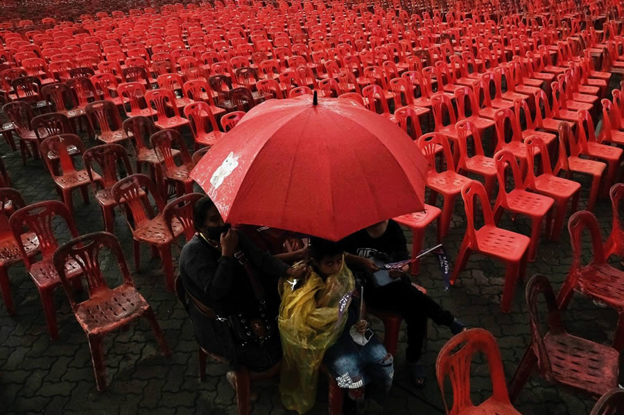 Award-Winning Street Photos of Urban Photography Awards
