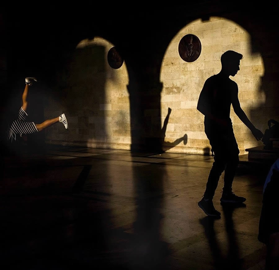 Award-Winning Street Photos of Urban Photography Awards