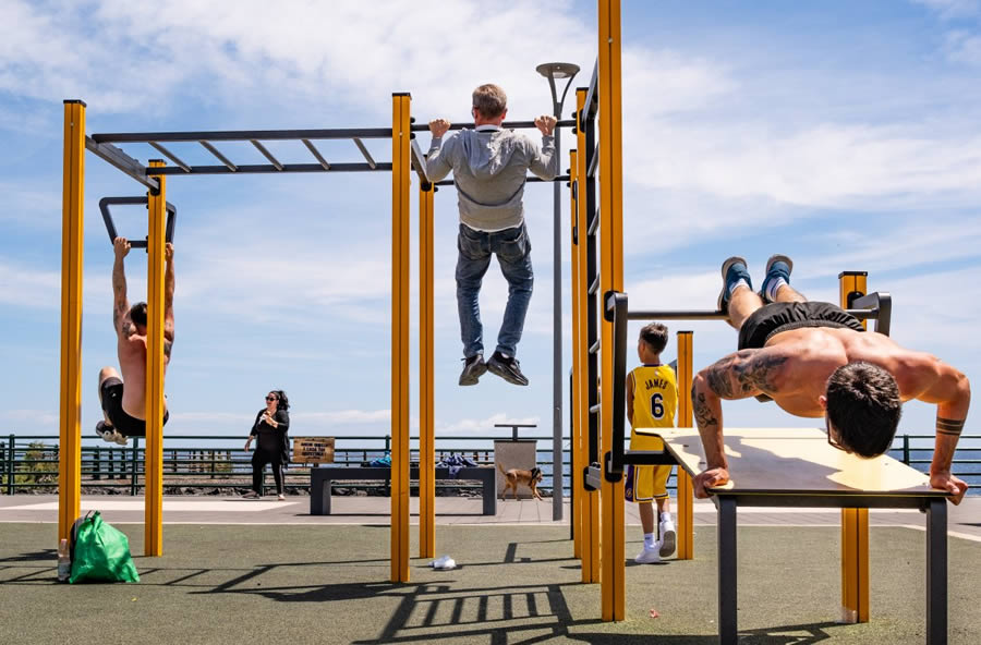 Award-Winning Street Photos of Urban Photography Awards