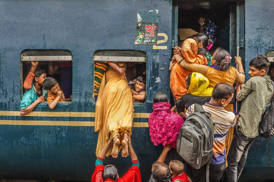 Award-Winning Street Photos of Urban Photography Awards