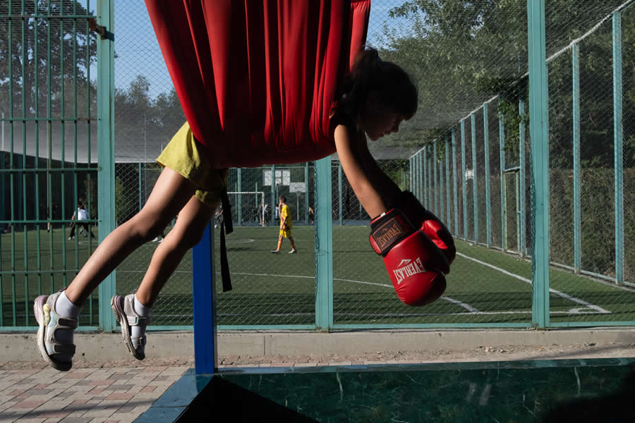 Inspiring Street Photography by Ora Buerkli