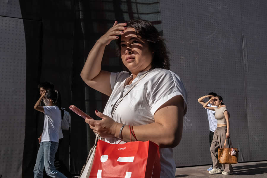 Inspiring Street Photography by Ora Buerkli