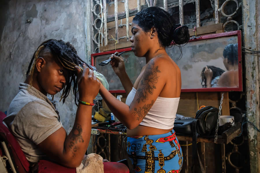 Inspiring Street Photography by Ora Buerkli