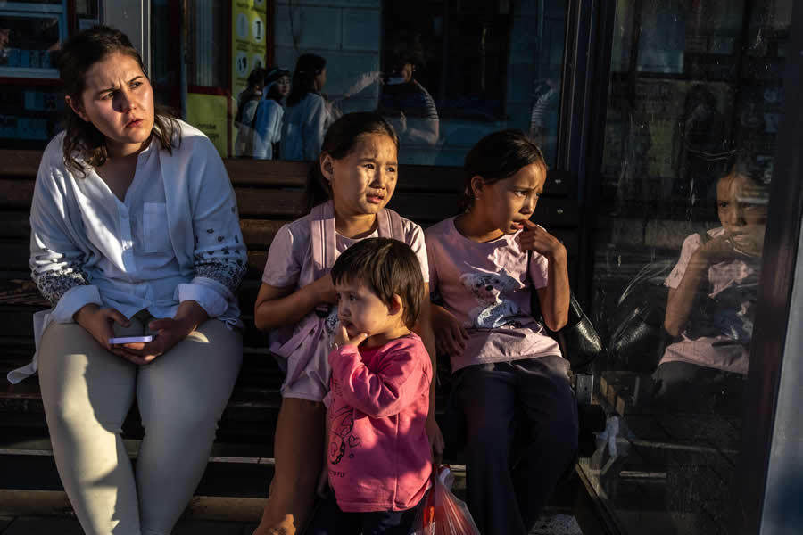 Inspiring Street Photography by Ora Buerkli