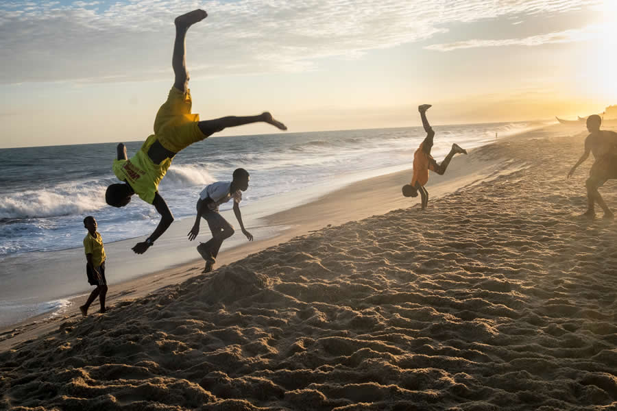 Inspiring Street Photography by Ora Buerkli