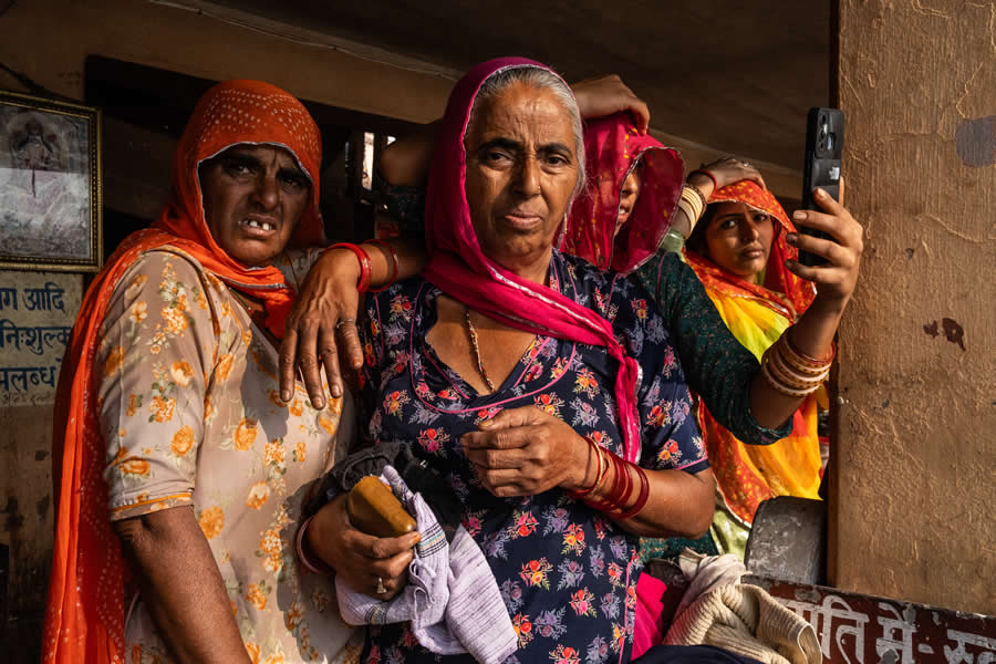 Inspiring Street Photography by Ora Buerkli