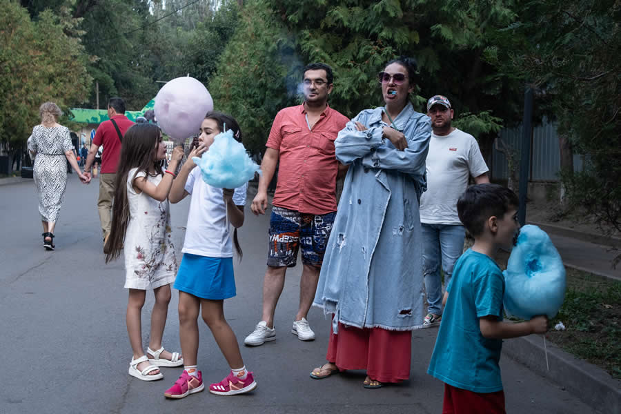 Inspiring Street Photography by Ora Buerkli