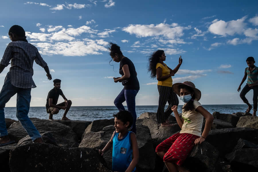 Inspiring Street Photography by Ora Buerkli