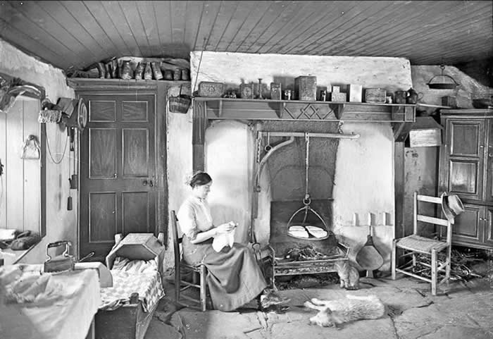 Farmhouse kitchen, Ireland, 1910. - Rare Vintage Photos