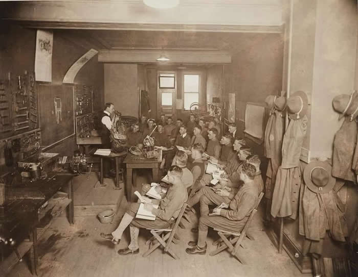 Harley-Davidson School for Motorcycle Mechanics, 1917. - Rare Vintage Photos