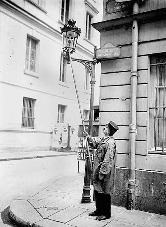 Gentleman lighting a street lamp in Paris, 1905. - Rare Vintage Photos