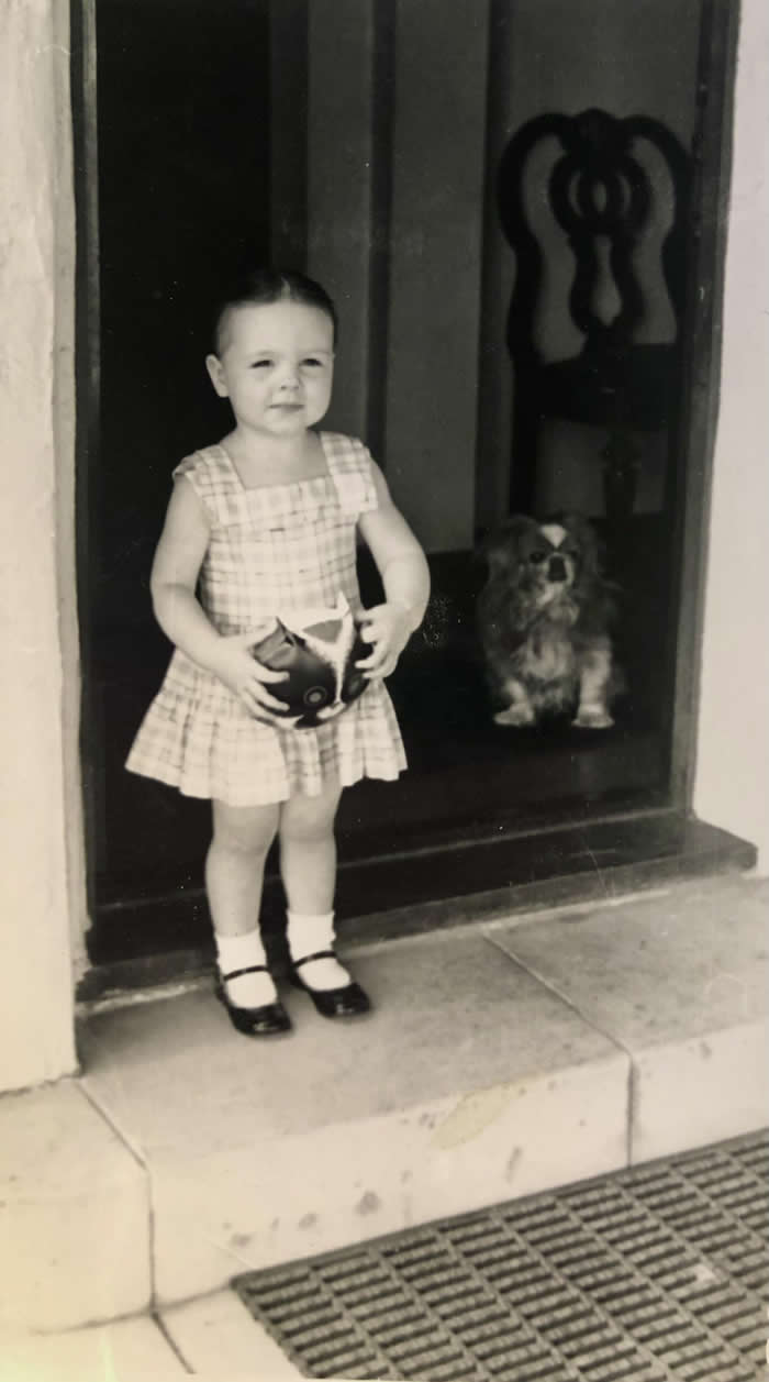 Visiting my grandmother with my cat purse in hand, 1957 - Rare Vintage Photos