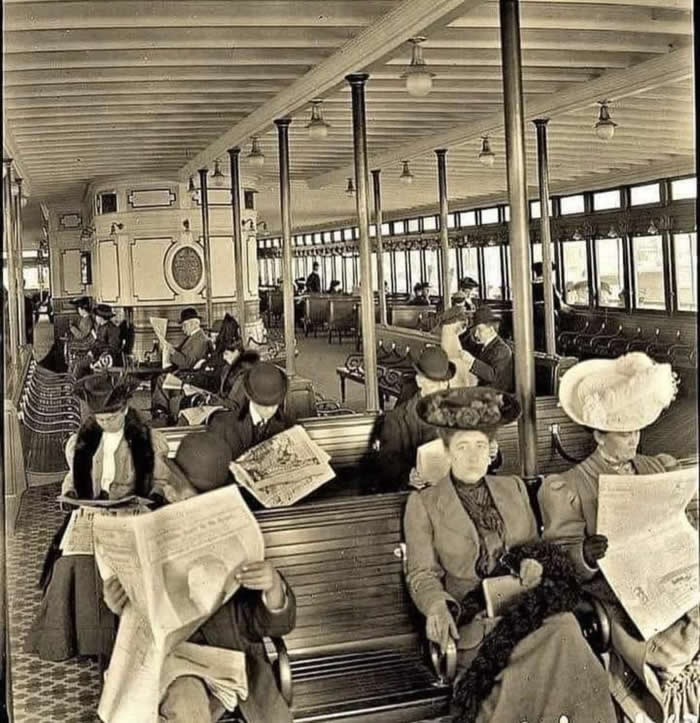 In 1895, a photographer took a picture inside of the ferry in New York. - Rare Vintage Photos