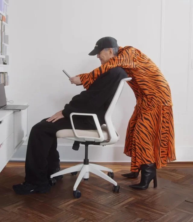 A Man with 2 Bodies - Confusing Perspective Photos