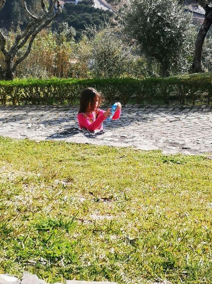 My Daughter, Where’s The Rest Of Her?! Ohh I See, Do You? - Confusing Perspective Photos