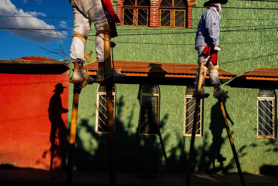 Street Photographers Foundation Awards: Series Image Winner - A Great Divide by Edwin Carungay