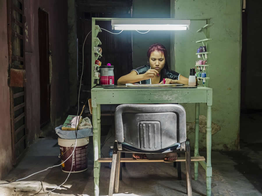 1839 Photographer of the Year Awards: Street Winner - Pimp Nails in Havana by Turid Martinsen