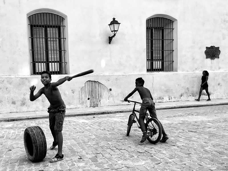 Habana by Jose Luis Barcia Fernandez - Mobile Photography Awards Black and White Winners