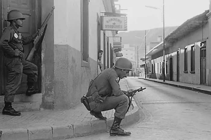 Photograph of a pair of soldiers from the Honduran National Guard on a street in downtown Tegucigalpa (capital of Honduras) (1963) - Vintage Rare Historical Photos 
