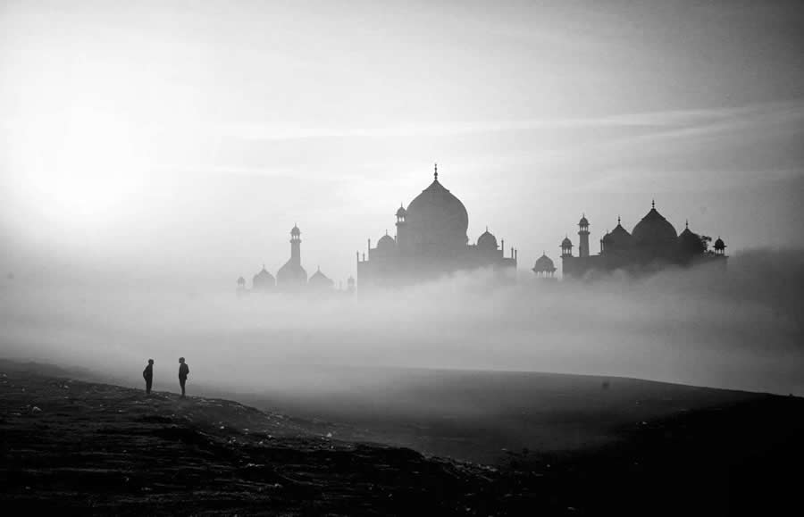 Black and White Photos from the 35 Photography Awards