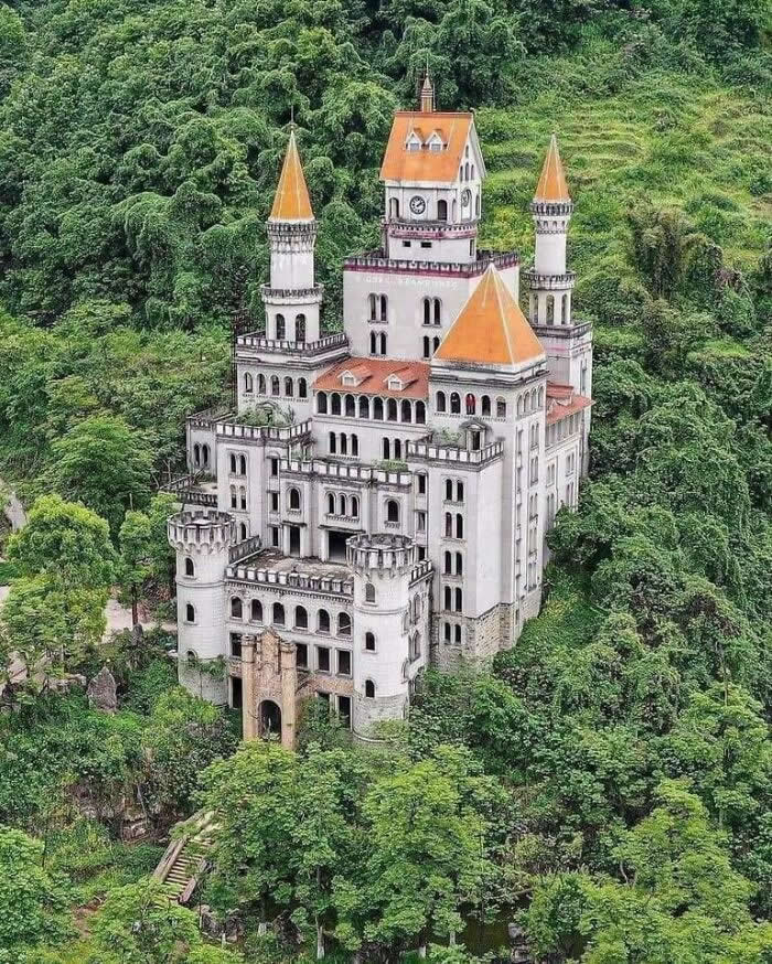 Abandoned Baxiayi Castle, Built In 1368-1644 - Haunting Abandoned Places
