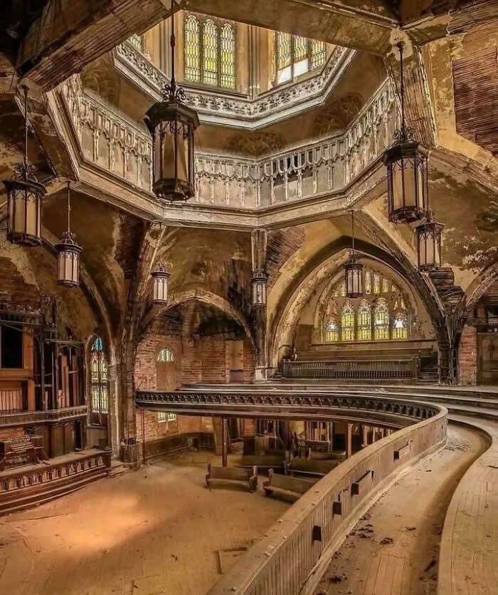 Abandoned In Detroit USA - Haunting Abandoned Places