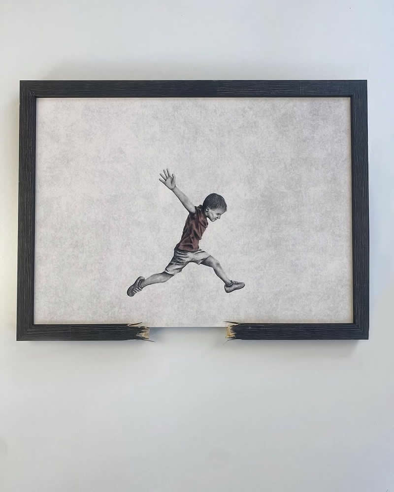 Frame Experiments by Andrew Scott That Break the Rules of Contemporary Art