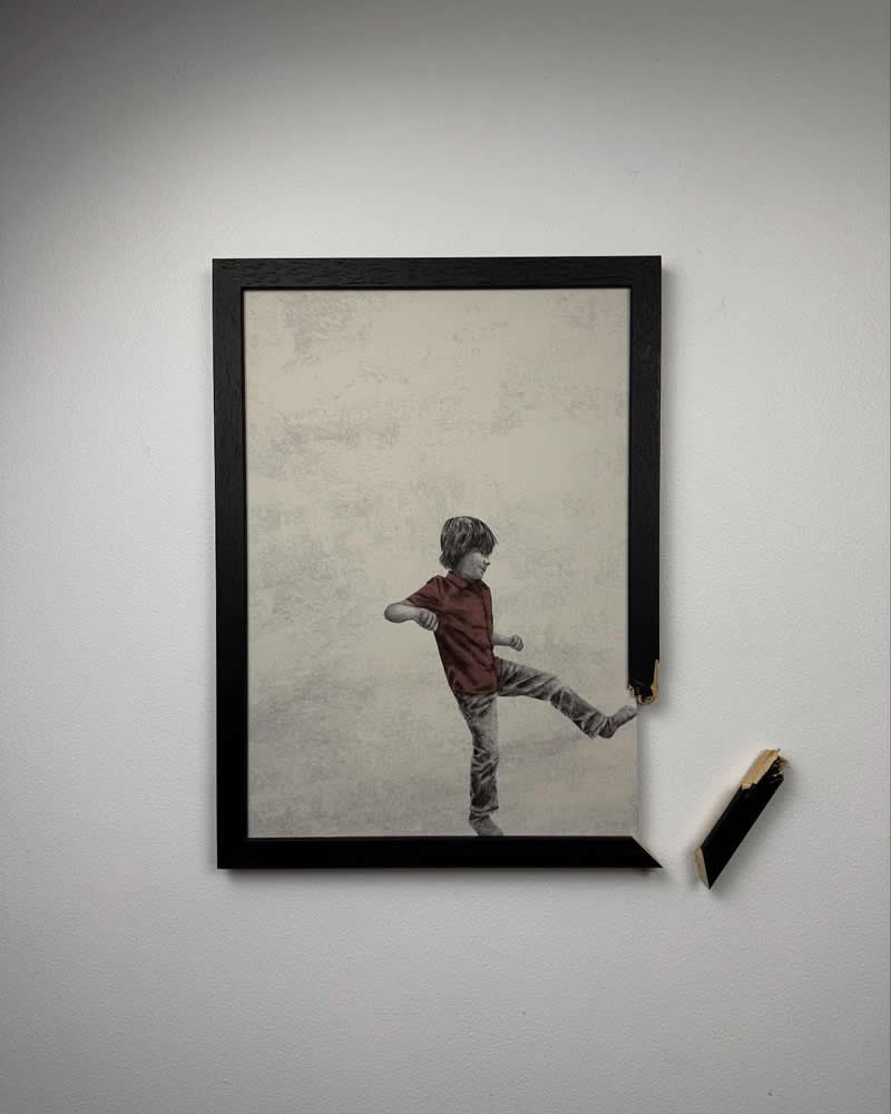 Frame Experiments by Andrew Scott That Break the Rules of Contemporary Art