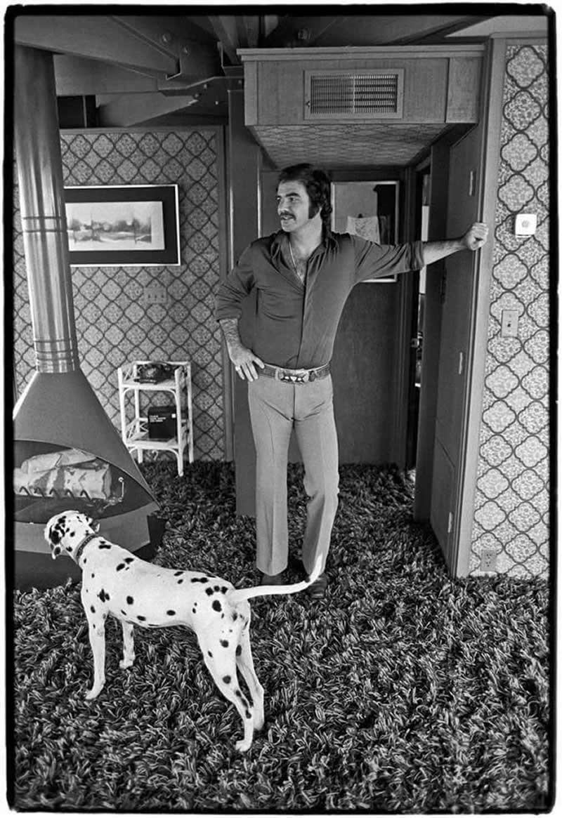 Burt Reynolds’s at his ranch in Jupiter, Florida, 1972. Check out that shag carpet!