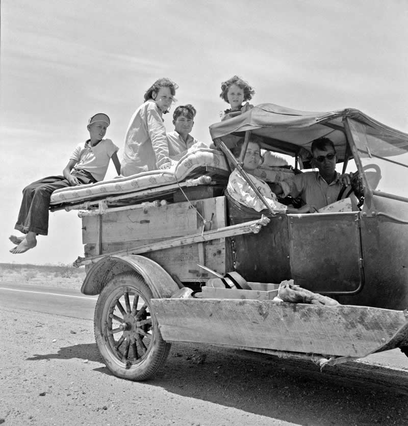 Migratory family traveling across the desert in search of work in the cotton at Roswell, New Mexico. U.S. Route 70, Arizona, May 1937.