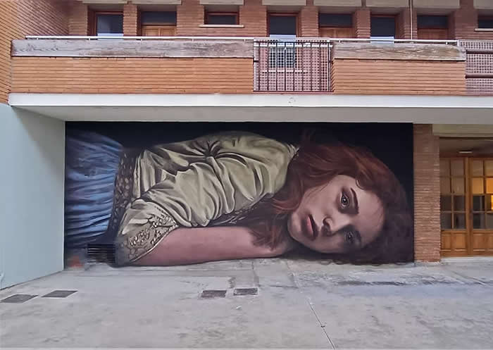 Mollerussa, La nena de cal Duch - Clever Street Art Photos