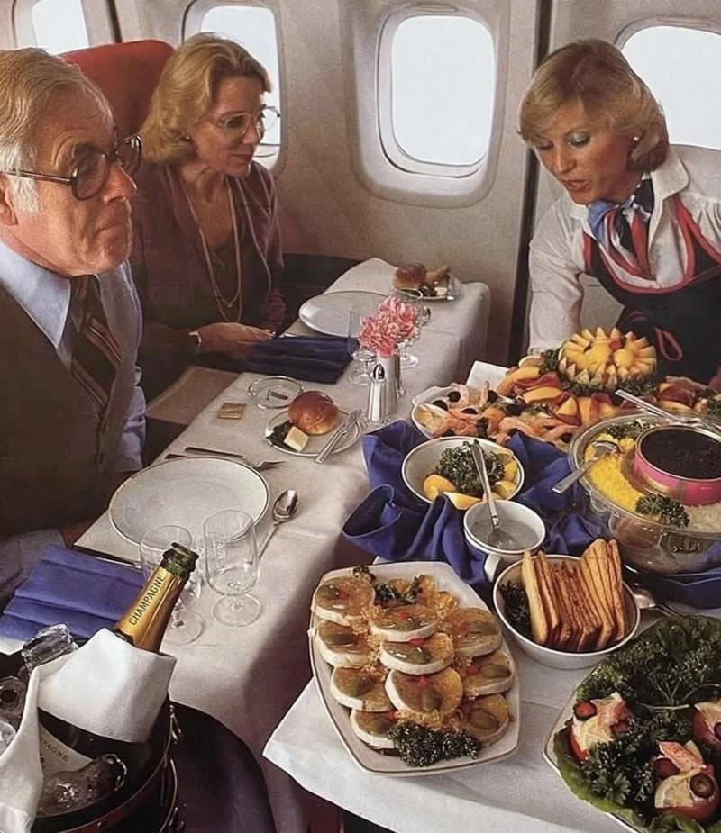 Pan Am 747SP first class dining on the main deck, late 1970s