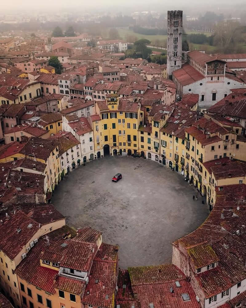 Piazza Dell’anfiteatro, Lucca, Italy