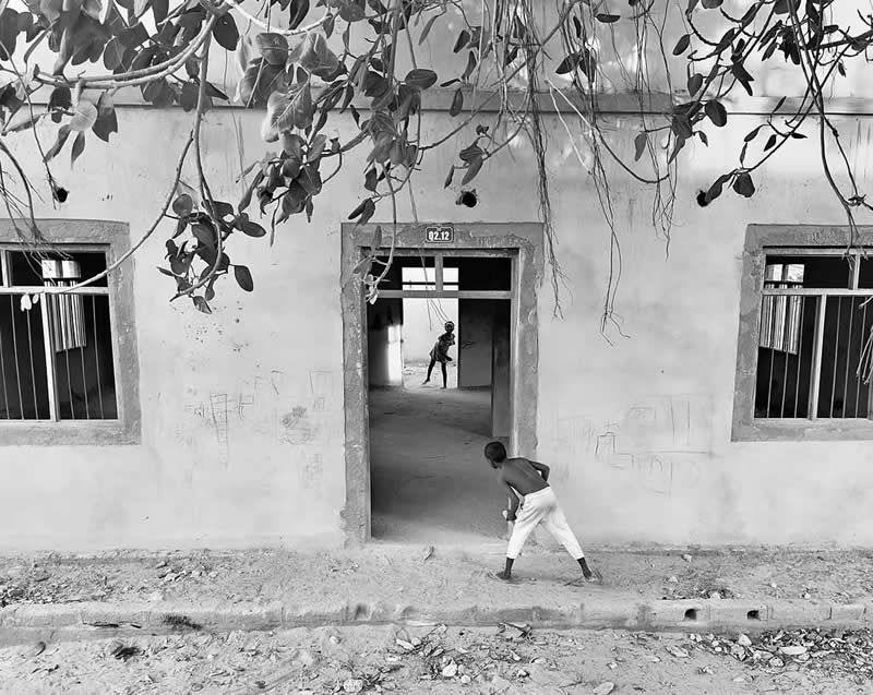 3rd Place: "Hide and Seek" by Julia Peterson, USA - The Artist Gallery Awards 2026 Street Winners