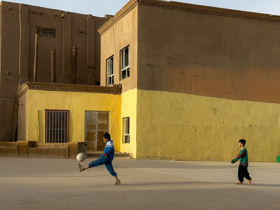 Mobile Photography Awards Street Winners - Play by Kuanglong Zhang