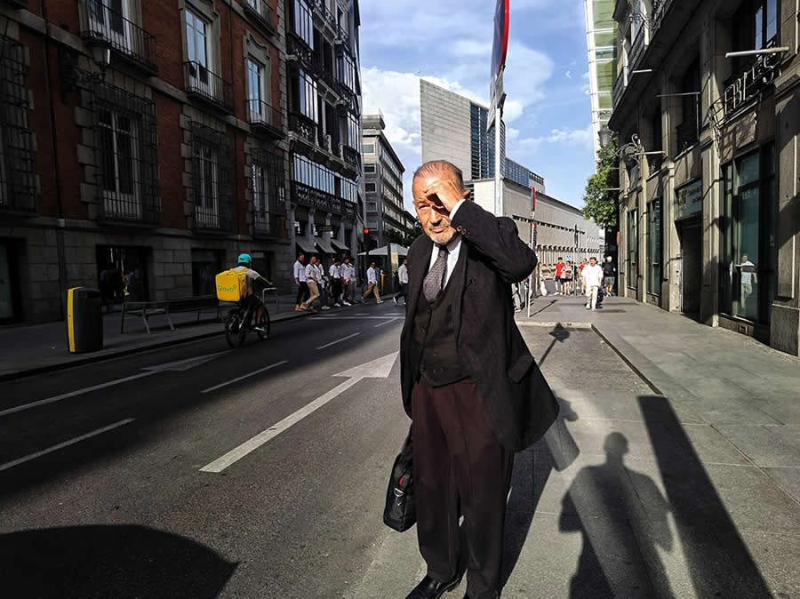 Mobile Photography Awards Street Winners - Taxi by Luis Rodriguez