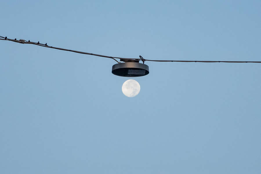 Mobile Photography Awards Street Winners - The Moon Lamp by Marco Cajazzo