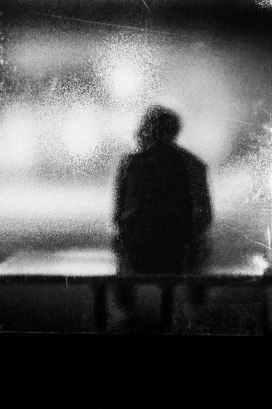 Mobile Photography Awards Street Winners - L’attente by Nicolas Decoopman