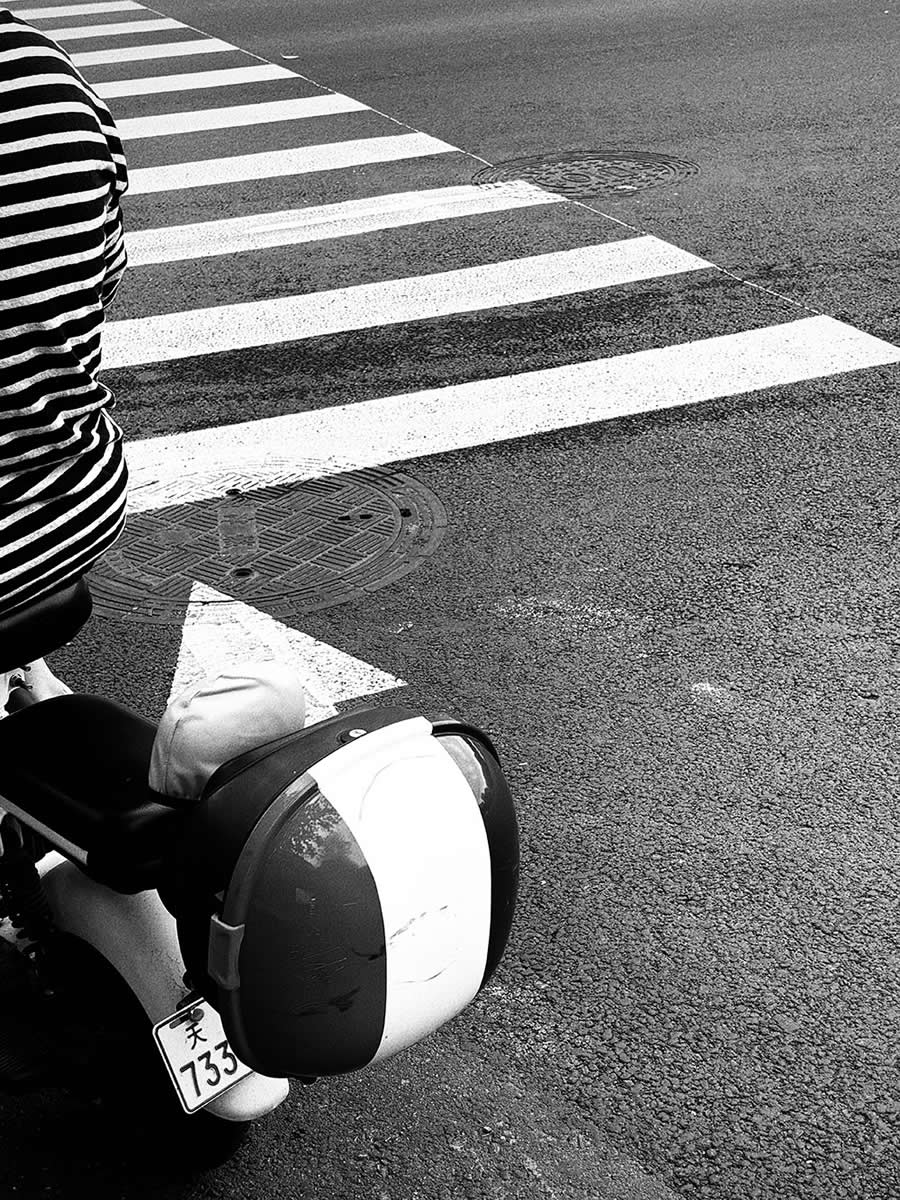 Mobile Photography Awards Street Winners - Stripe by Yue Yu