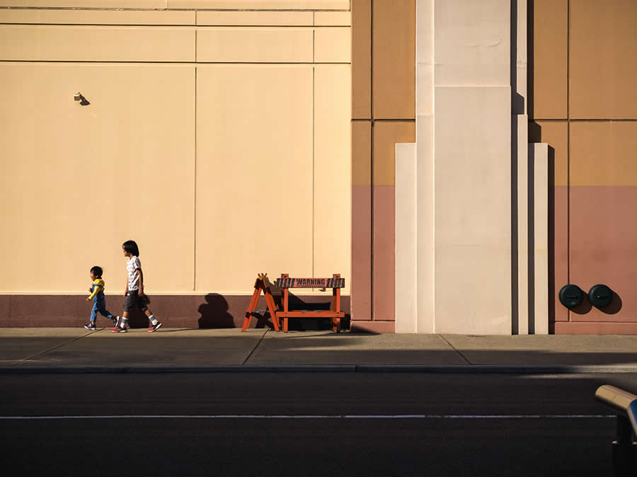 Mobile Photography Awards Street Winners - Sidewalk Rhythm by Zhongqi Guo