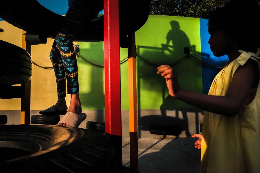 2026 Street Photography Winners: 10 Brilliantly Composed Photos from The Independent Photographer 15 The Independent Photographer Street Photography Winners