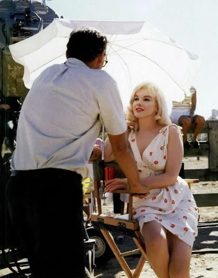 History Reimagined: 33 Rare Color Photos That Bring the Past Back to Life 37 Marilyn Monroe with her husband Arthur Miller on the set of "The Misfits" in 1960. Miller wrote the story the film was based on. It was Clark Gable's last movie.