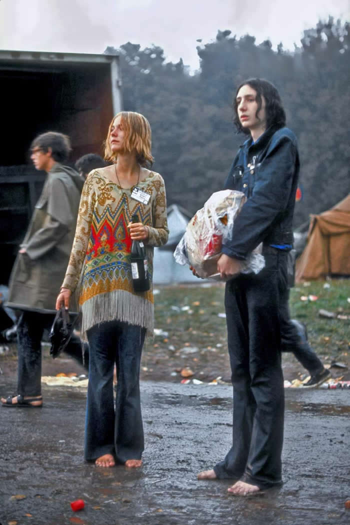 History Reimagined: 33 Rare Color Photos That Bring the Past Back to Life 53 Fashion of Woodstock, 1969