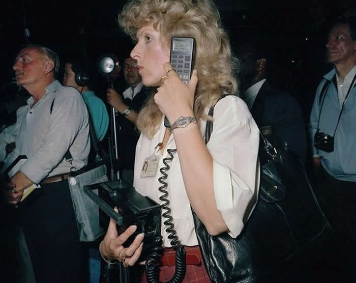 History Reimagined: 33 Rare Color Photos That Bring the Past Back to Life 55 Woman talking on mobile phone, London Heathrow Airport, 1980s